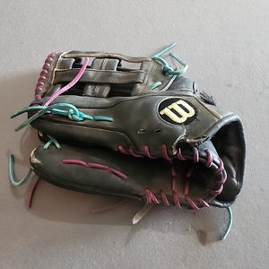 Left Hand Throw Outfield Wilson A2000 1799 Baseball Glove (Used)