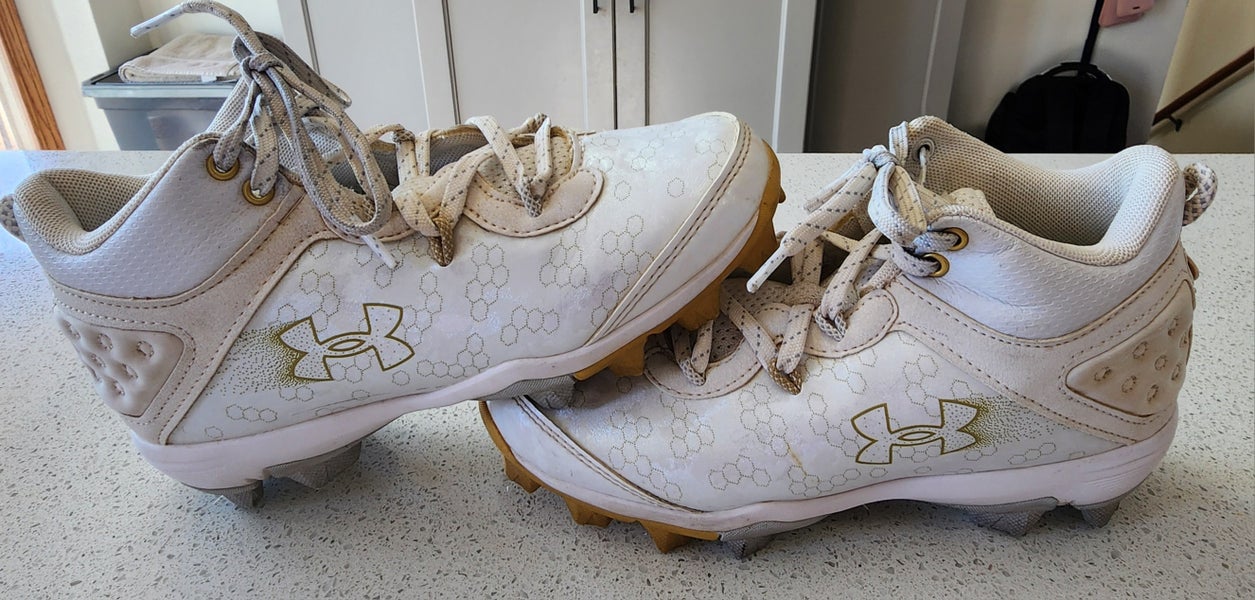 Kid's Youth Under Armour Bryce harper Molded Cleats (Used) size 2.5Y
