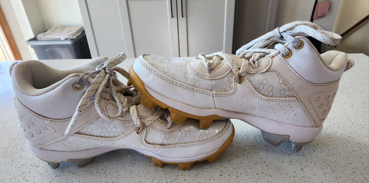 Kid's Youth Under Armour Bryce harper Molded Cleats (Used) size 2.5Y