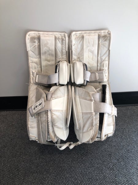 30" Junior CCM Extreme Flex 5.9 Goalie Leg Pads (Used)