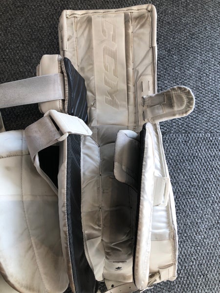 30" Junior CCM Extreme Flex 5.9 Goalie Leg Pads (Used)