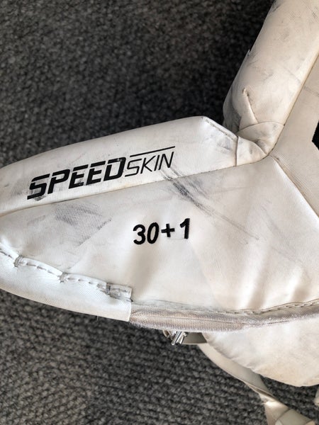 30" Junior CCM Extreme Flex 5.9 Goalie Leg Pads (Used)