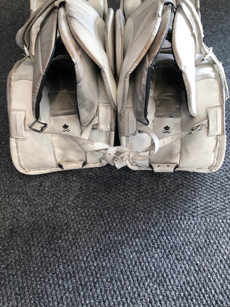 30" Junior CCM Extreme Flex 5.9 Goalie Leg Pads (Used)