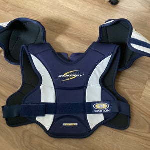 Large Youth Easton Synergy Shoulder Pads (Used)