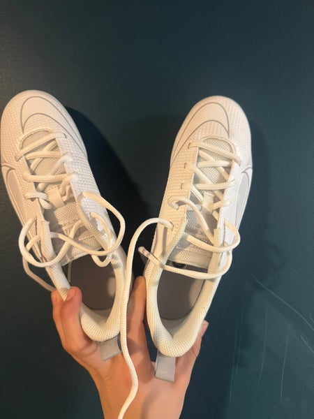 White Kids Youth Size M 5.5 (W 6.5) Nike Low Top Molded Cleats Alpha Huarache 8 Elite (New)
