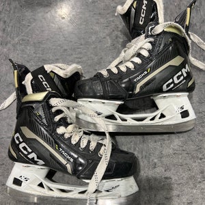 Used CCM AS-V Hockey Skates | Size 4 Tapered