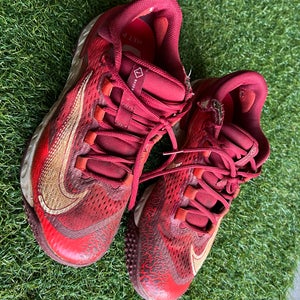 Red Size M 9.5 (W 10.5) Youth New Balance Turfs (Used)