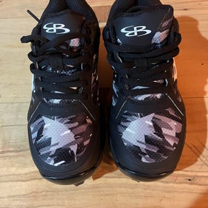 Black Kids Youth Size M 5.0 (W 6.0) Boombah Molded Cleats (New)