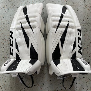 Used like New 31" +2 CCM Extreme Flex 4 Goalie Pads White/black