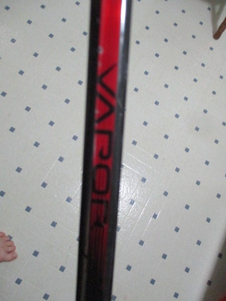Youth Bauer Vapor Hyperlite 2 Right Handed Hockey Stick (Used)