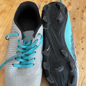 Silver Size M 4.0 (W 5.0) Cleats (Used)