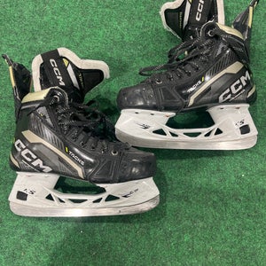 Intermediate CCM AS-V Hockey Skates Regular Width Size 4 (Used)