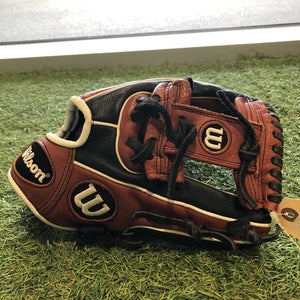 Brown Wilson A550 Right Hand Throw Infield Baseball Glove 11.5" (Used)