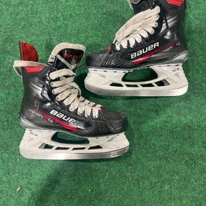Intermediate Bauer Vapor X4 Hockey Skates | (Fit 3) Size 5 (Used)