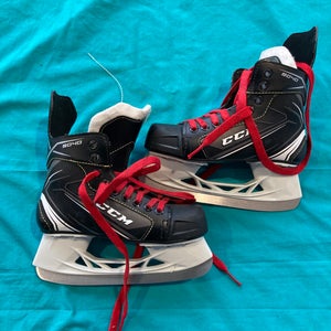 Junior CCM 9040 Hockey Skates | Size 2 (Used)