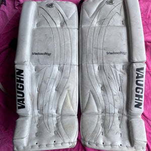 Vaughn Velocity V4 7480 Ice Hockey Goalie Leg Pads Junior Size 27”+ 1.5”