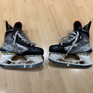 Bauer Vapor Hyperlite Hockey Skates 6 (Used)