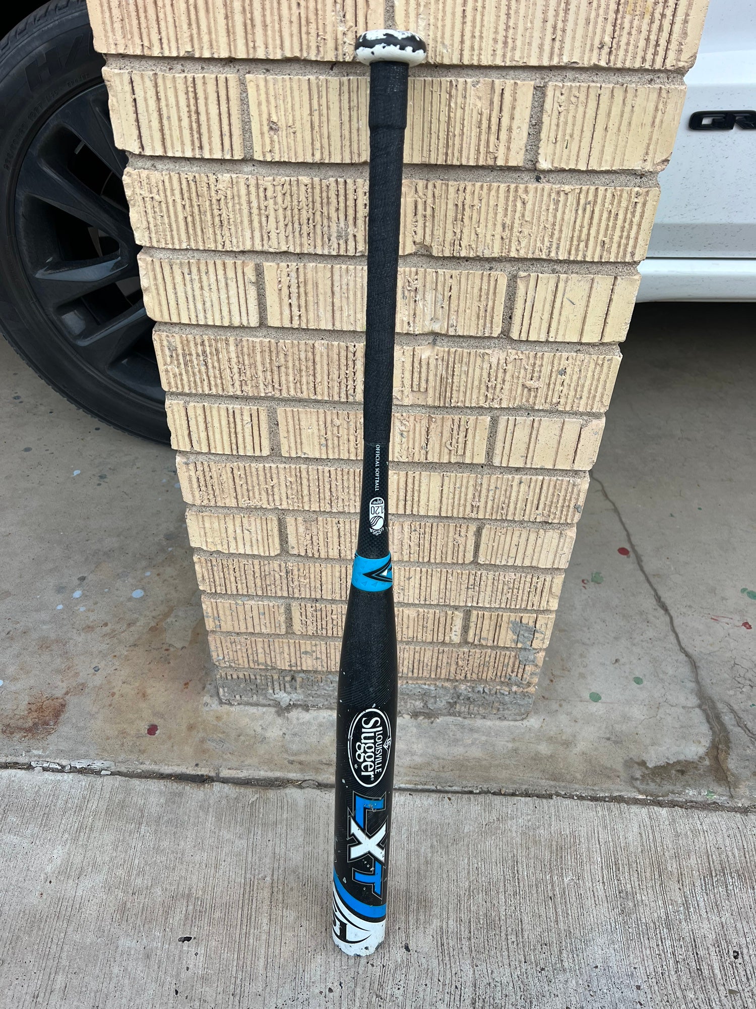 Louisville Slugger LXT 33 in 23 oz Composite Fastpitch