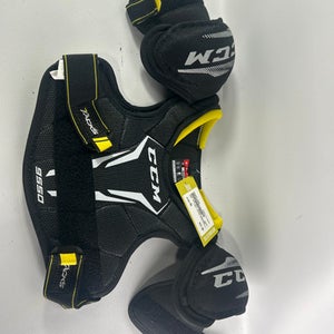 Used CCM CCM BLK SHOULDERPADS MD Hockey Shoulder Pads 11834-S000017008