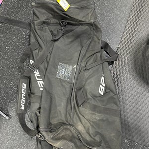 Used Bauer BLACK BAG ON WHEELS Hockey Equipment Bags 11834-S000010981