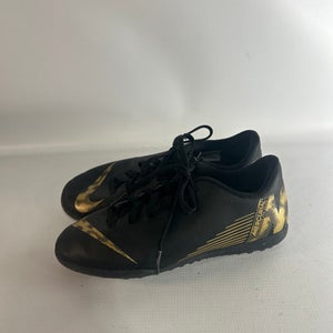 Used Nike Senior 5 Indoor Soccer Indoor Cleats 11834-S000019148