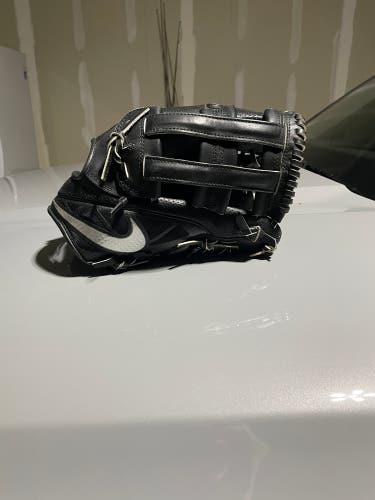 Nike Right Hand Throw 12.75" (New)