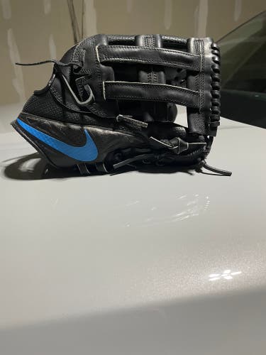 Nike Right Hand Throw 12.75" (Used)