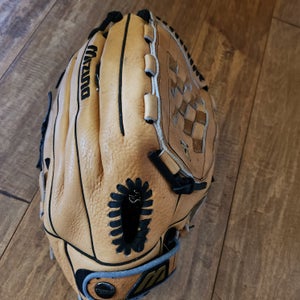 Mizuno Franchise Right Hand Throw 14" Softball Glove. Game Ready/American Steerhide
