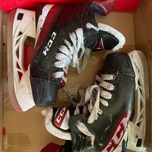 CCM JetSpeed FT4 Hockey Skates Regular Width Size 2.5 (Used)