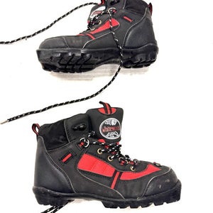 Used Whitewoods Boys NNN XC Ski Boots Black JR-01.5 11860-C000286883