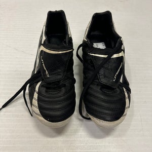 Used Umbro Soccer Cleats Black Youth 06.5 11860-S000281034