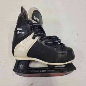 Used Ccm Tacks Youth 09.0 Ice Hockey Skates 11860-s000270482