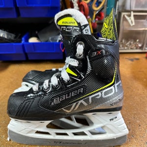 Bauer Vapor 3X Hockey Skates - Size 12Y (Used)