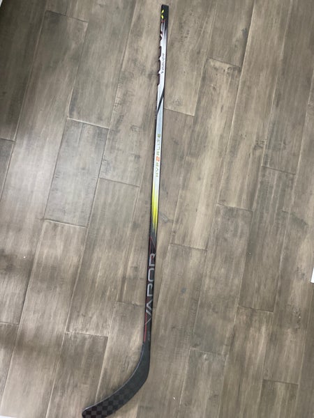 Barely Used Bauer Vapor Hyperlite 2 - LH, 70 Flex, p92 curve