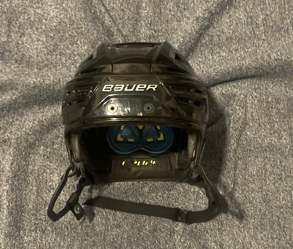 Black Medium Bauer Re-Akt 150 Helmet