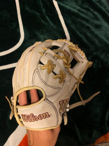 Wilson Right Hand Throw Infield A1000 11.25" (Used)