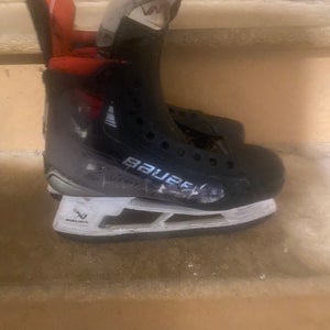 2023 Bauer Vapor X5 Pro Hockey Skates Narrow Width Size 4.5 (Used)