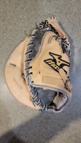 Mizuno Left Hand Throw Catcher's Power Close Baseball Glove 32" (Used)