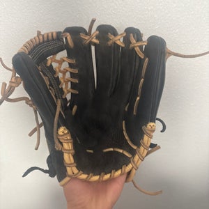 Wilson Right Hand Throw Infield A1000 11.5" (Used)