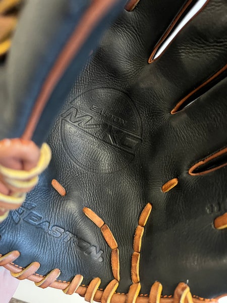 Easton Right Hand Throw Mako Baseball Glove 11.5" (New)