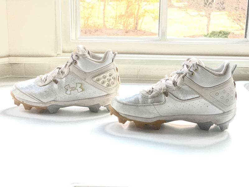 White and Gold Kids Youth Under Armour Multi Sport Molded Cleats for baseball, lacrosse (Used)