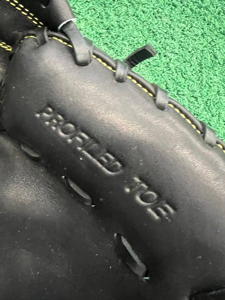 All Star Right Hand Throw CM3000SBK Catcher's Glove 33.5" (New)