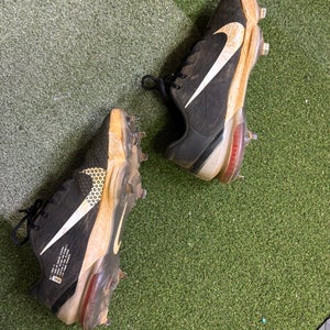Black Men's Size M 9.5 (W 10.5) Adult Nike Low Top Metal Force Zoom Trout 7 (Used)