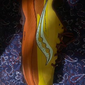 Yellow Men's Adult Size M 10.5 (W 11.5) Asics (New)