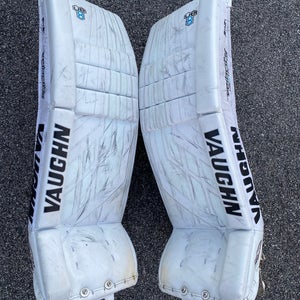 31"  Vaughn Velocity VE8 Goalie Leg Pads  (Used)