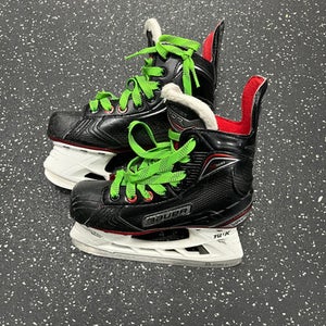 Used Bauer VAPOR X500 Junior Hockey Skate Junior 02.5 11849-S000025610