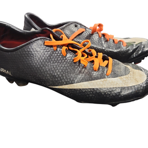 Used Nike Soccer Cleats White And Black Youth 06.5 11849-S000015023