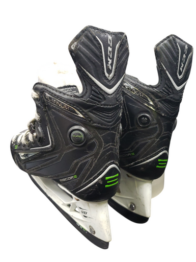 Used CCM PLATINUM Junior Hockey Skate Junior 02.5 11849-S000024079