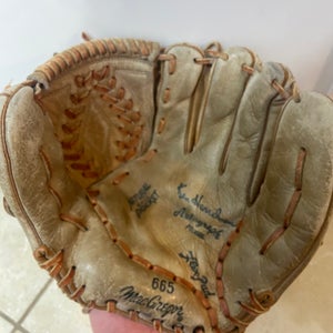 Macgregor VINTAGE RHT 665 Ken Harrelson Autograph Model Baseball Glove