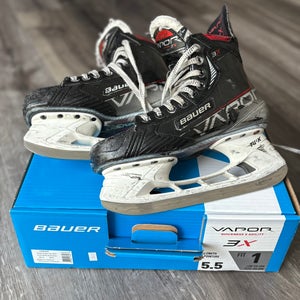 Bauer Vapor 3X Hockey Skates Regular Width Size 5.5 (Used)